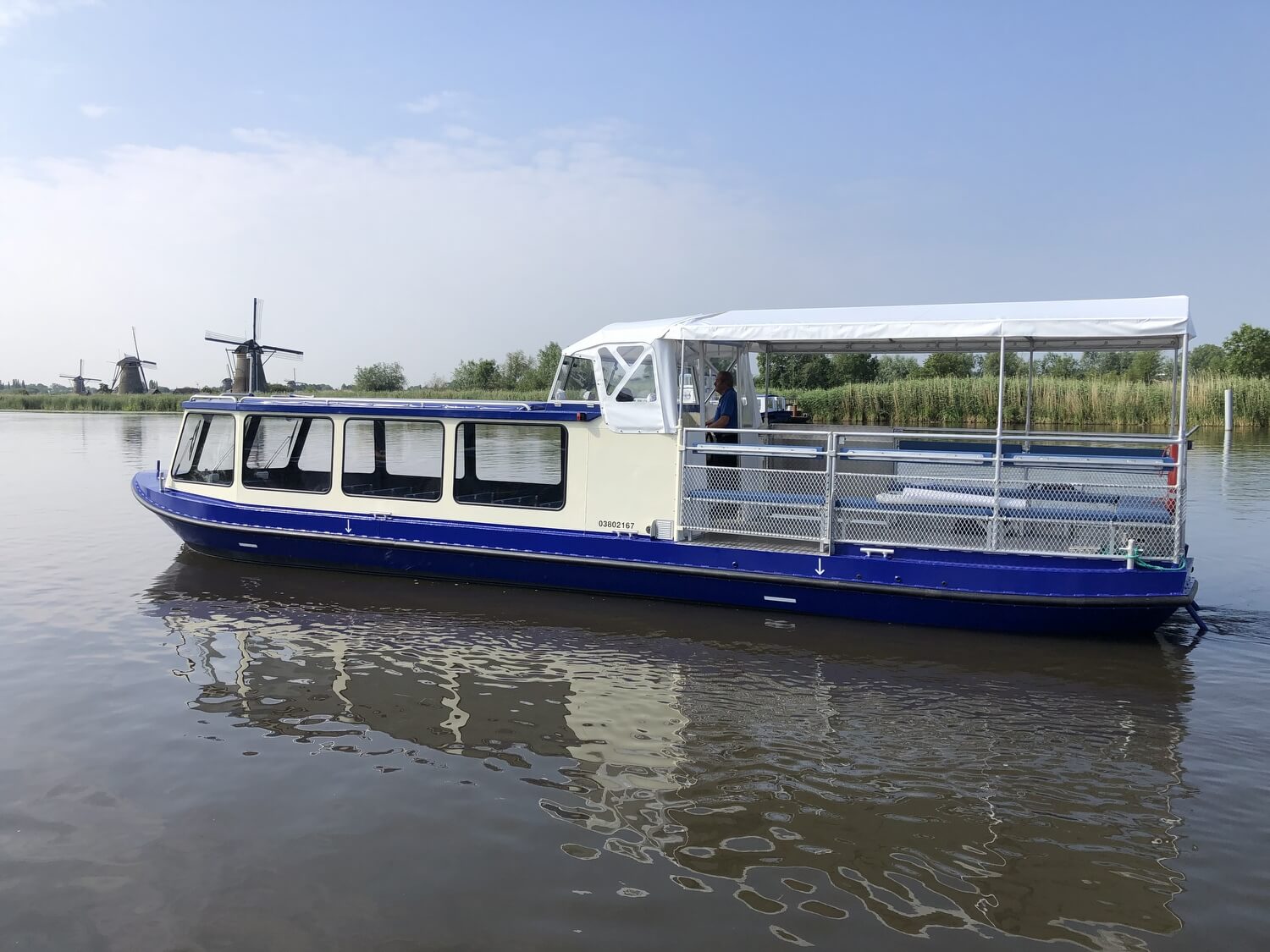 Tour boat